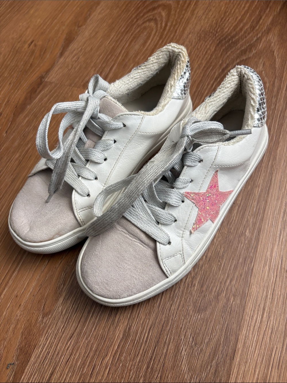 Steve Madden Kids White Sneakers with pink Star Accent